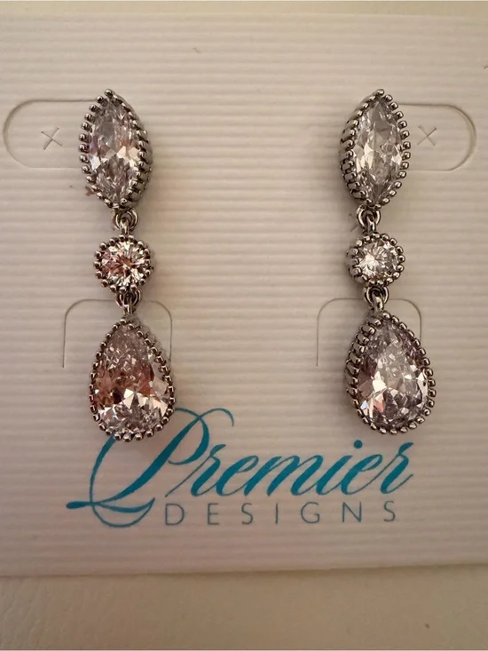 Gorgeous Premier Designs Silver-Tone Clear Crystal Teardrop Dangle Earrings