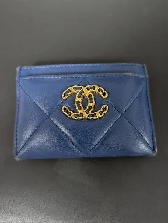 Chanel 19 card holder Quilted leather