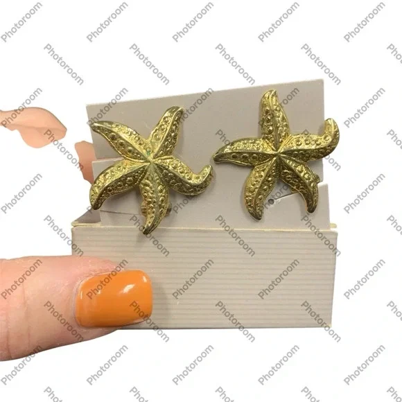 Avon Goldtone Starfish clip  Earrings NIB 1987