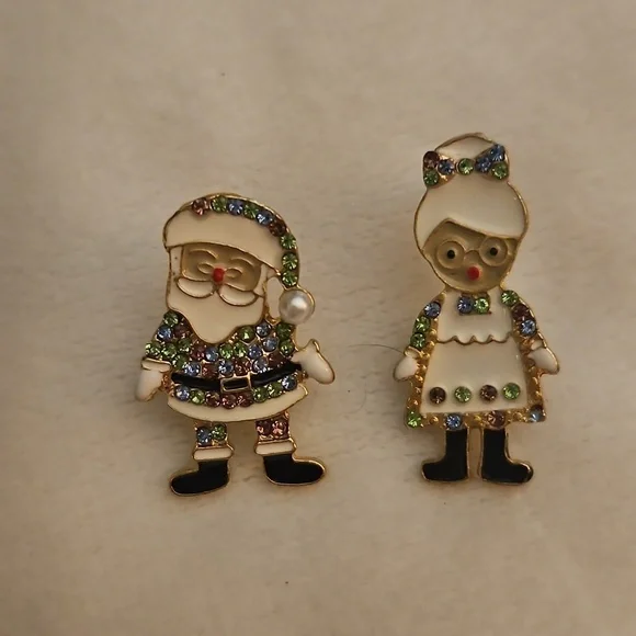 Vintage 1980s Festive Christmas Santa and Mrs. Claus Post Earrings