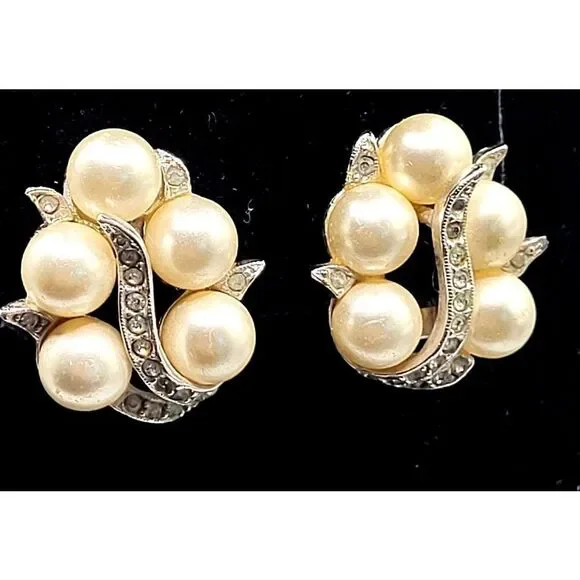 STUNNING RICHELIEU Glass White Pearls & Clear Rhinestones Clip On Earrings 1.2in