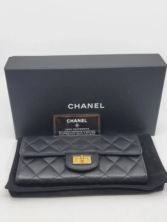 Chanel Reissue 2.5t Flap Wallet