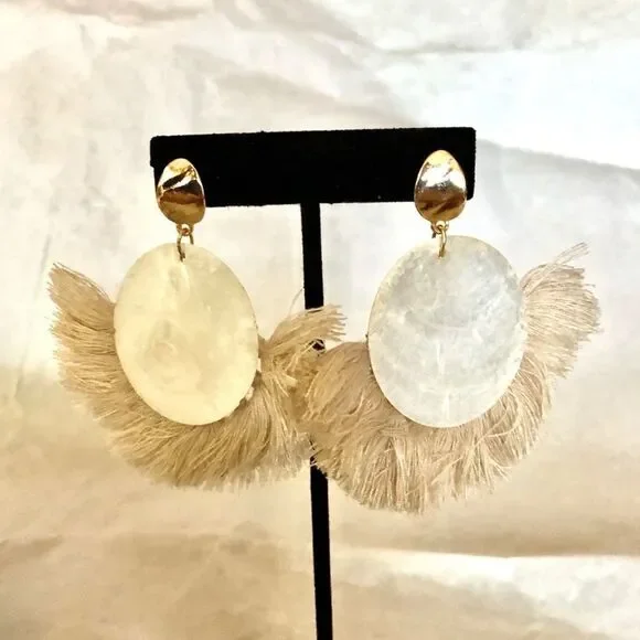 🍭6/$30 Bundle |Tassel Fan w/mother of Pearl