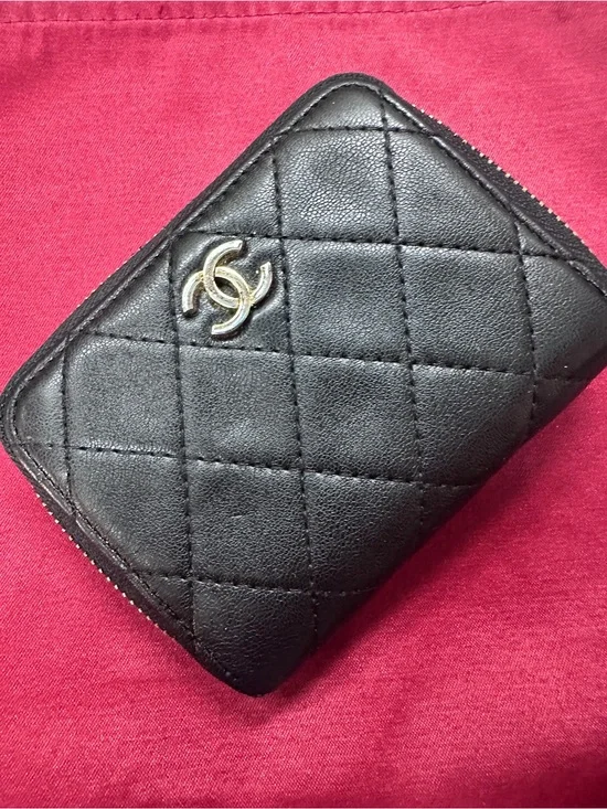 2017 CHANEL Black Quilted Leather Zip Wallet