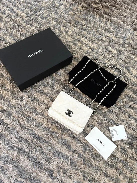 CHANEL 22B White Quilted Lambskin Clutch with Chain Ruthenium Top Bar WOC