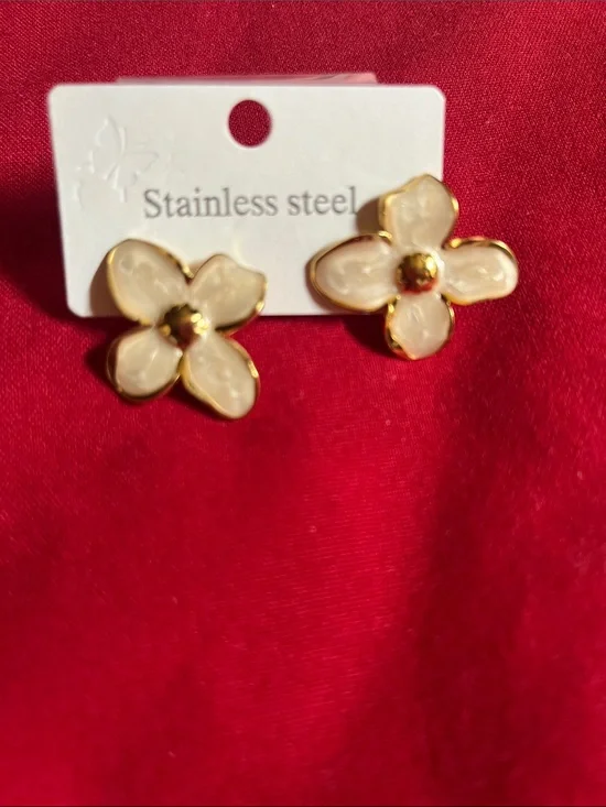 Cream Flower Stainless Steel Stud Earrings with Gold Trim