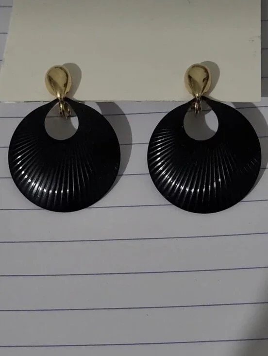 Vintage Trifari Black & Gold Tone Clip On Earrings.
