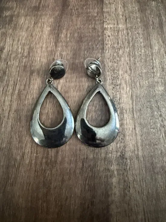 Silver Tone Metal Teardrop Pierced Earrings Vintage