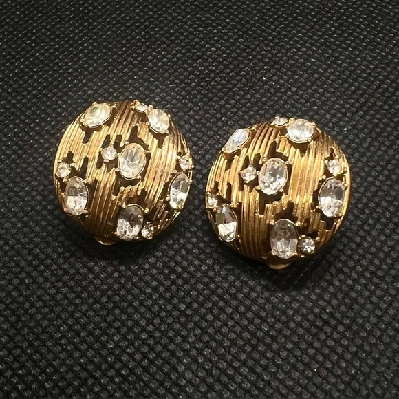 Stunning Crown Trifari Clear Rhinestone Lined Gold Tone Clip On Earrings Vintage