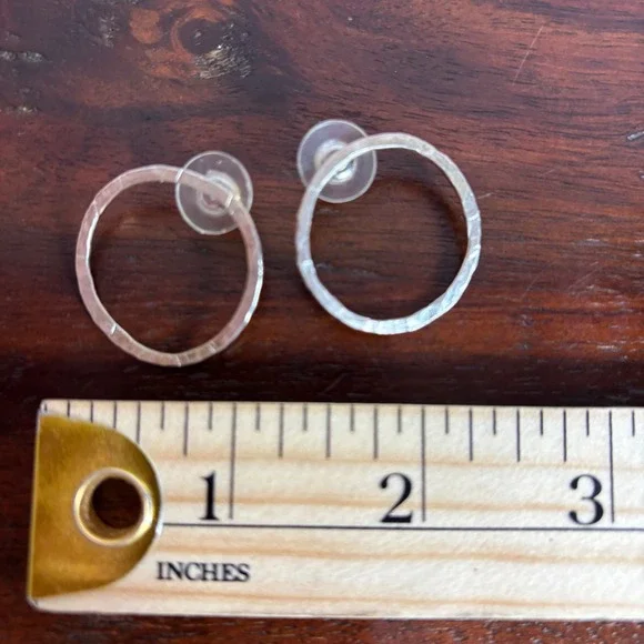 Hammered Silver Tone Round Hoop Earrings Textured Minimalist Post‎ Back 1 Inch