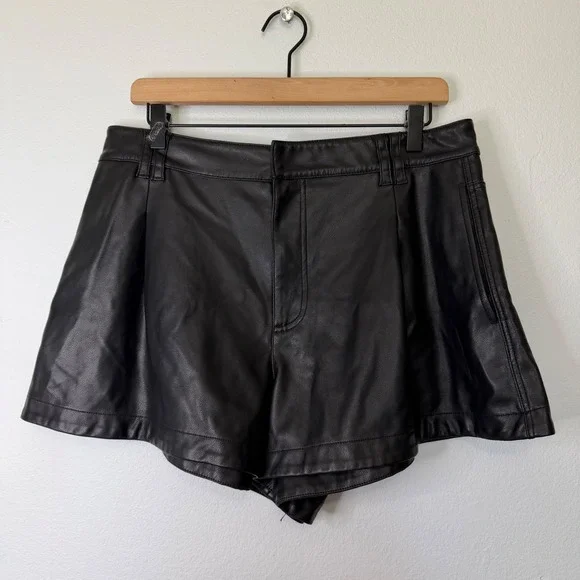 We The Free Free People - Black Faux Leather High Waist Loose Shorts Size 31