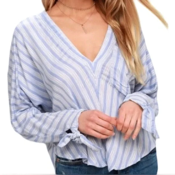 Free People Woman’s Striped Low V-Neck With Sleeves That Tie Size XS Like New