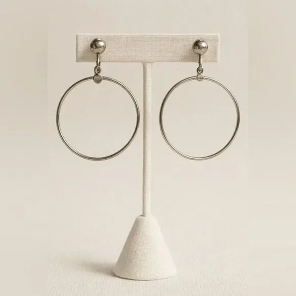 Vintage Y2K Womens Dainty Silver Tone Drop Clip On Hoop Earrings Lightweight 90s