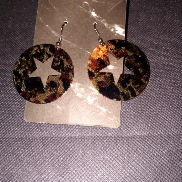 Star cutout Camouflage dangle earrings