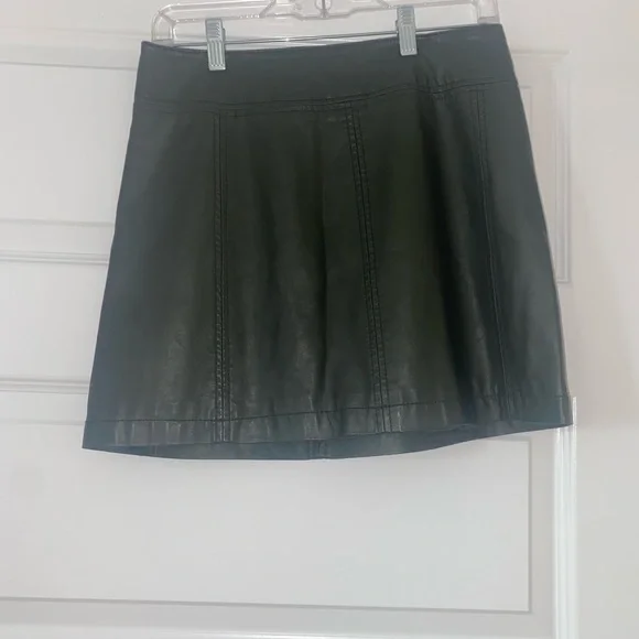 Free People Women’s Dark Green Leather Mini Skirt - size 6