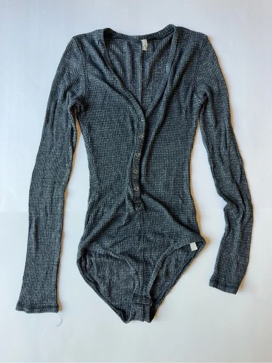 Free People We The Free Charcoal Gray Waffle Knit Long Sleeve Henley Bodysuit Sm