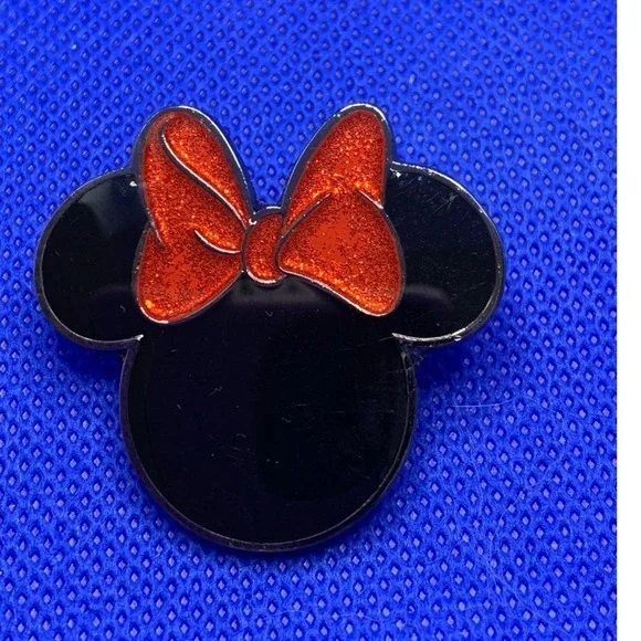 Vintage Minnie Mouse Disney pin AUTHENTIC shiny coated Finish