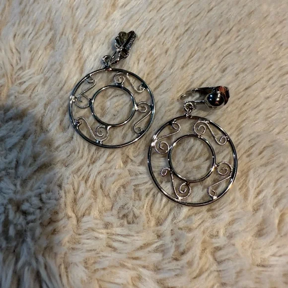 Vintage Signed Celebrity Silver Tone‎ Metal Round Disc Drop Clip On Earrings