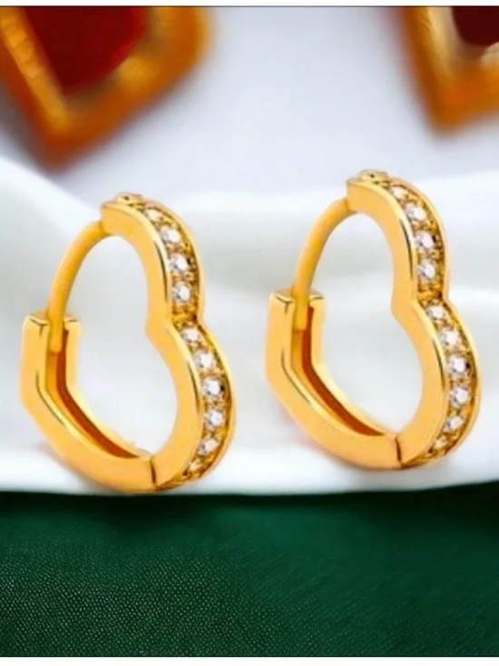 🫶🏻 Petite Elegant Gold Heart Hoop Earrings with Crystals