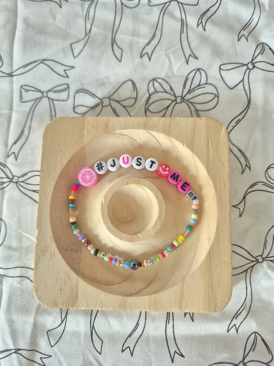 XPRESSIVE GURL Beaded Bracelet ☆ 100% Handmade, Lightweight Colorful Pendants