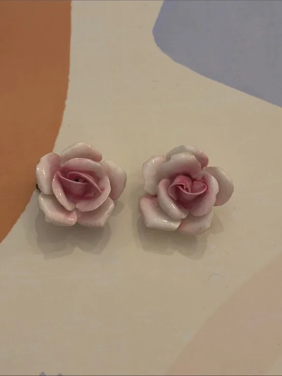 1950s/60s Vintage Porcelain Pink Rose clip on Earrings - Made in England