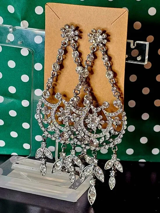 Chandelier Earrings Rhinestone Dangle Bridal PAGENT Silver Tone Wedding 4134