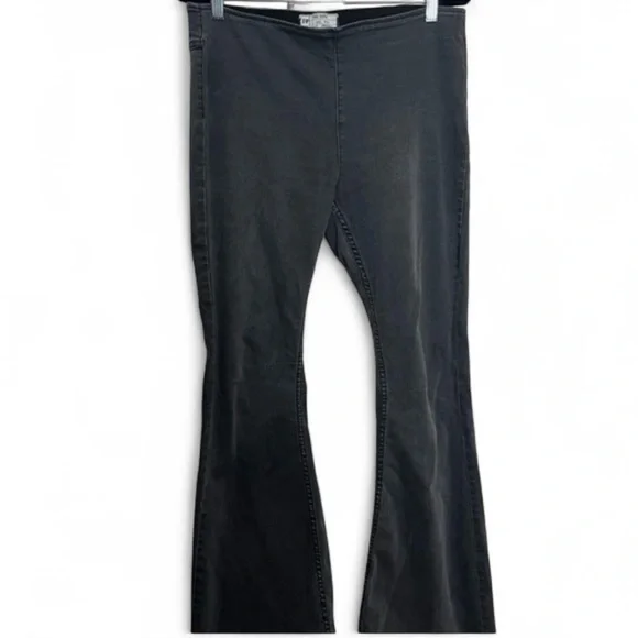 Free People Stonewash Black Stretch Pull On Flare Leg Jeans size 31