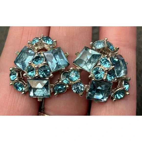 Vintage Beautiful Blue Rhinestone Cluster Silver Tone Clip On Earrings