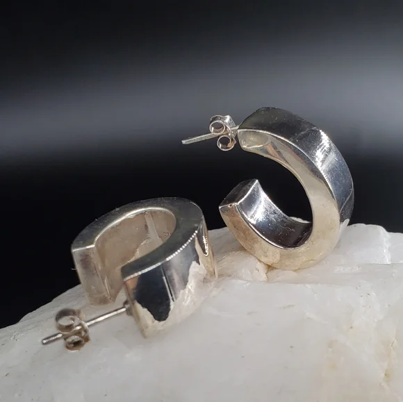 Sterling Silver 925 Silver Hoops Lightweigh Earrings Quality Silversmith