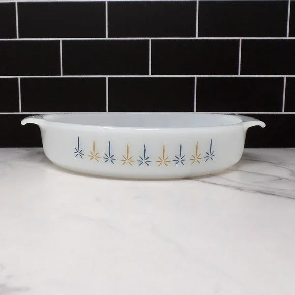 Vintage Fire King 9 Inch Round Baking Dish (429) - Candle Glow (1967-72)