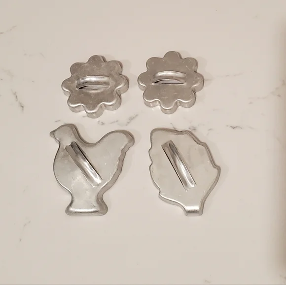 Vintage Tin/Metal Cookie Cutter Set Of 4 Cookie Cutouts With Handle