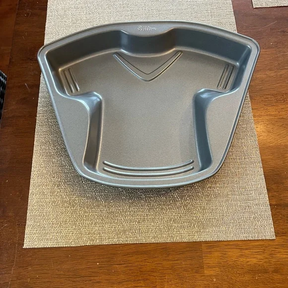 Wilton Gray Cake Pan‎ Hockey Jersey/sports top