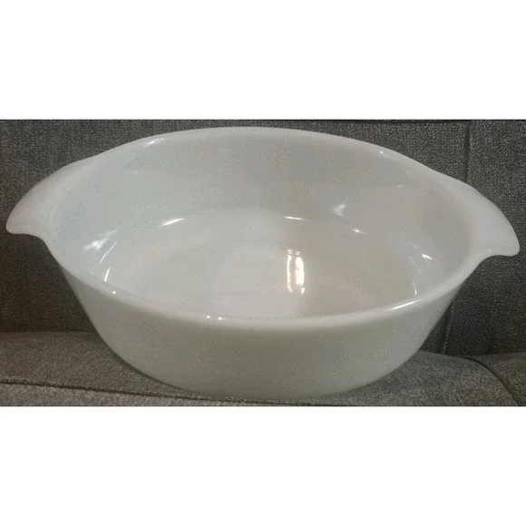 PYREX ‎ White Milk Glass Baking Dish Casserole Vintage