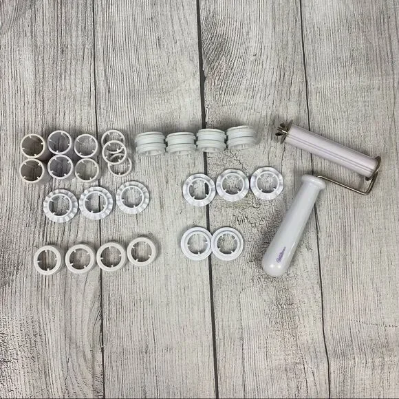 Wilton mini fondant ribbon roller