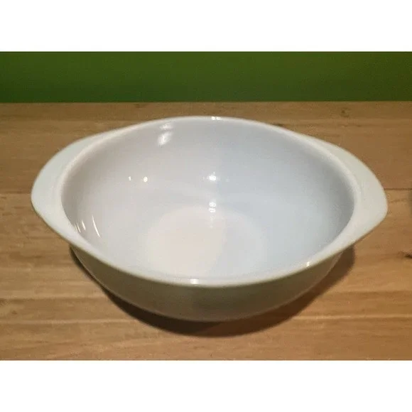 Pyrex 024 Avocado Green 2 Qt Round Casserole Baker Made USA Ovenware NO‎ LID