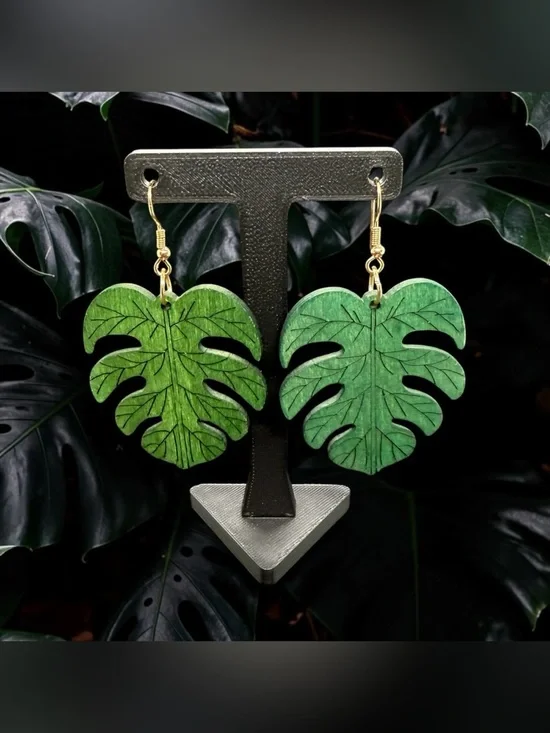 🌴Handmade Wooden Monstera Leaf Dangle Earrings/NWOT🌴