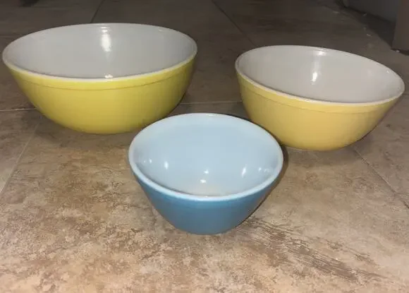 Vintage Pyrex Nesting Mixing Bowl Set 401 403 404 Blue Yellow USA 3 Pc