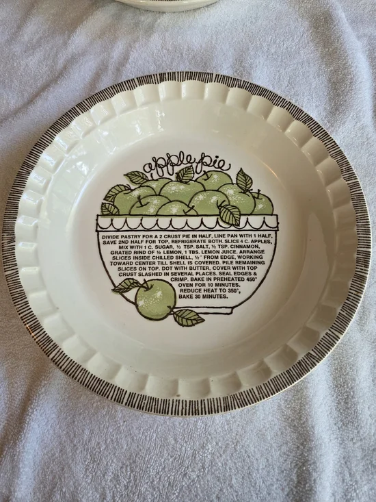 Vintage Royal China Jeannette Apple Pie Dish