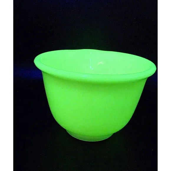 Vintage Hamilton Beach Mixing Bowl Yellow Custard Glass UV Glow 4.75
