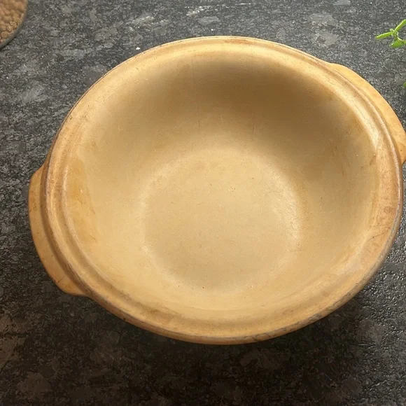 Stoneware baking bowl Pampered chef Can use inverted too as a roaster wi…-