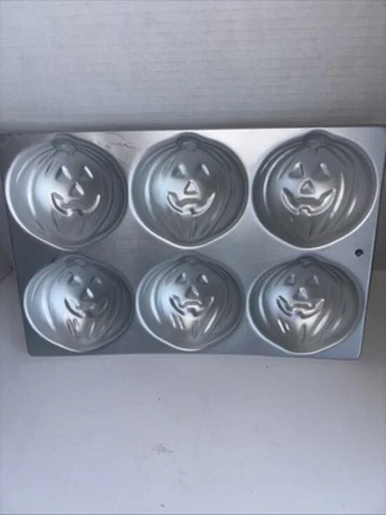 Wilton Mini Pumpkin Baking Mold Pan 508-1040
