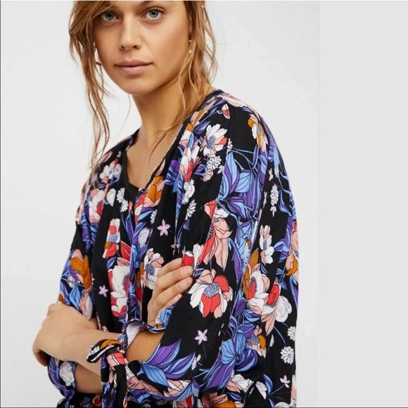 FREE PEOPLE KEEPIN ON VIBRANT FLORAL PRINT LONG SLEEVE TOP (NWT)‎ Boho Chic