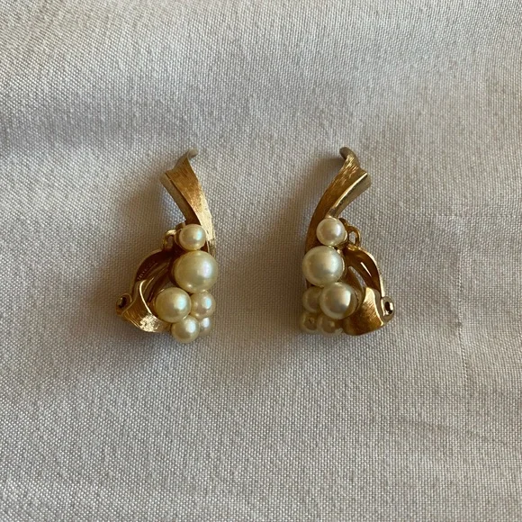 Vintage Panetta Small Gold Tone Clip On Earrings