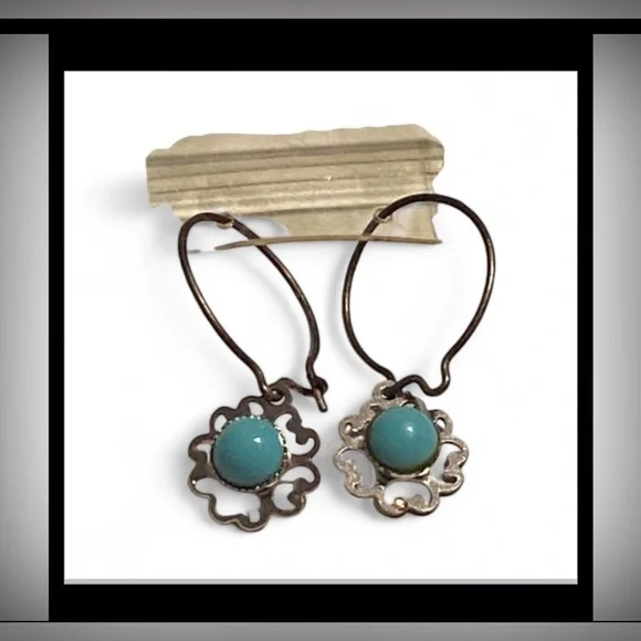 Silver Tone Faux Turquoise Pierced Earrings #6780 💎