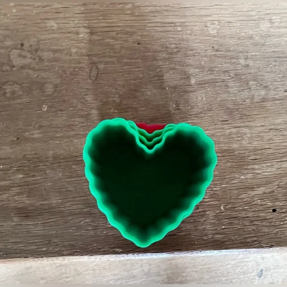 Heart-Shaped Silicone Baking Cups 18 NWT