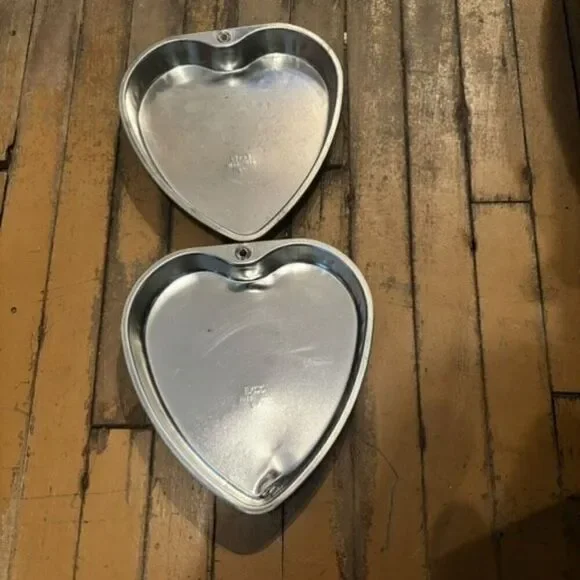 2 Ekco M165 9” Heart Shape Cale Pans