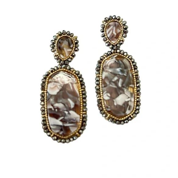 Nwot boutique goldtone/taupe beaded & resin oval drop pierced earrings gift bag