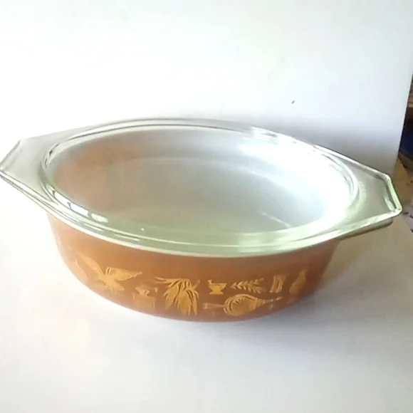 Pyrex Americana 1 1/2 quart casserole