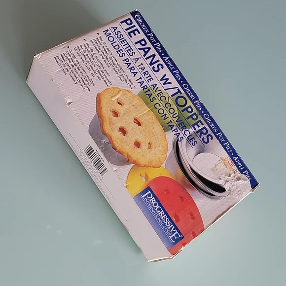 Pie pans w toppers set.