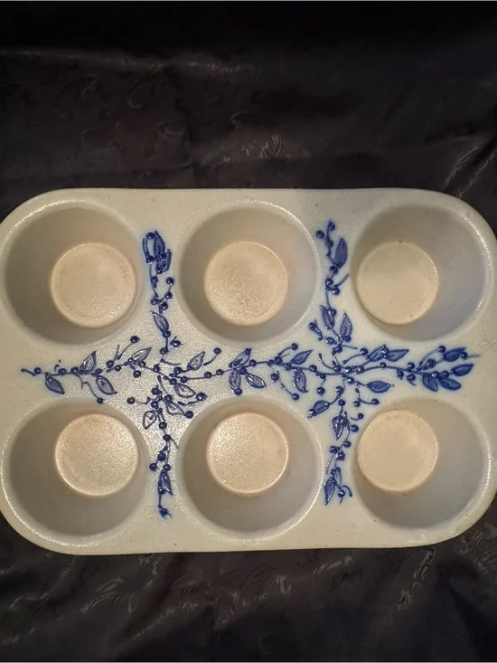 Salmon Falls Stoneware 2001 Blueberry Vine Muffin Pan